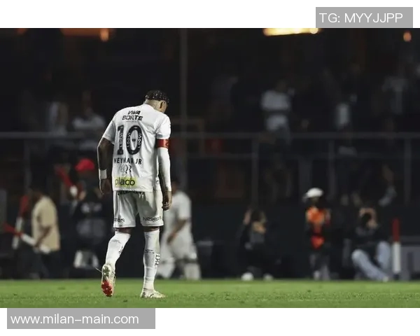 内马尔左膝手术后预计明年二月复出有望与桑托斯续约半年